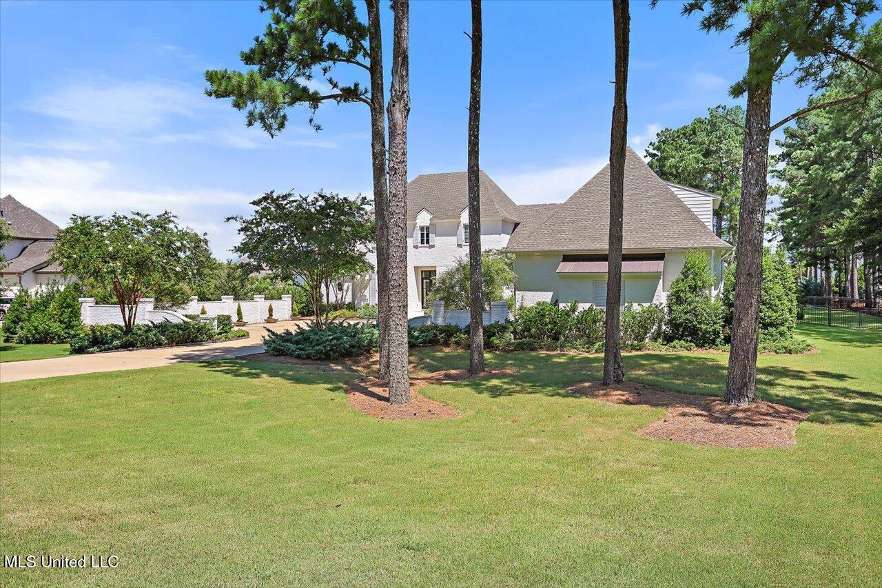 Image 4: 003-345 Lake Village Dr
