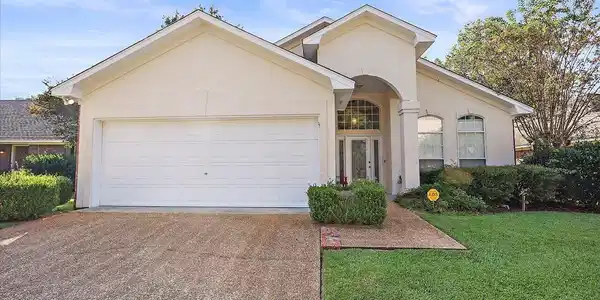 222 Brenhaven Boulevard