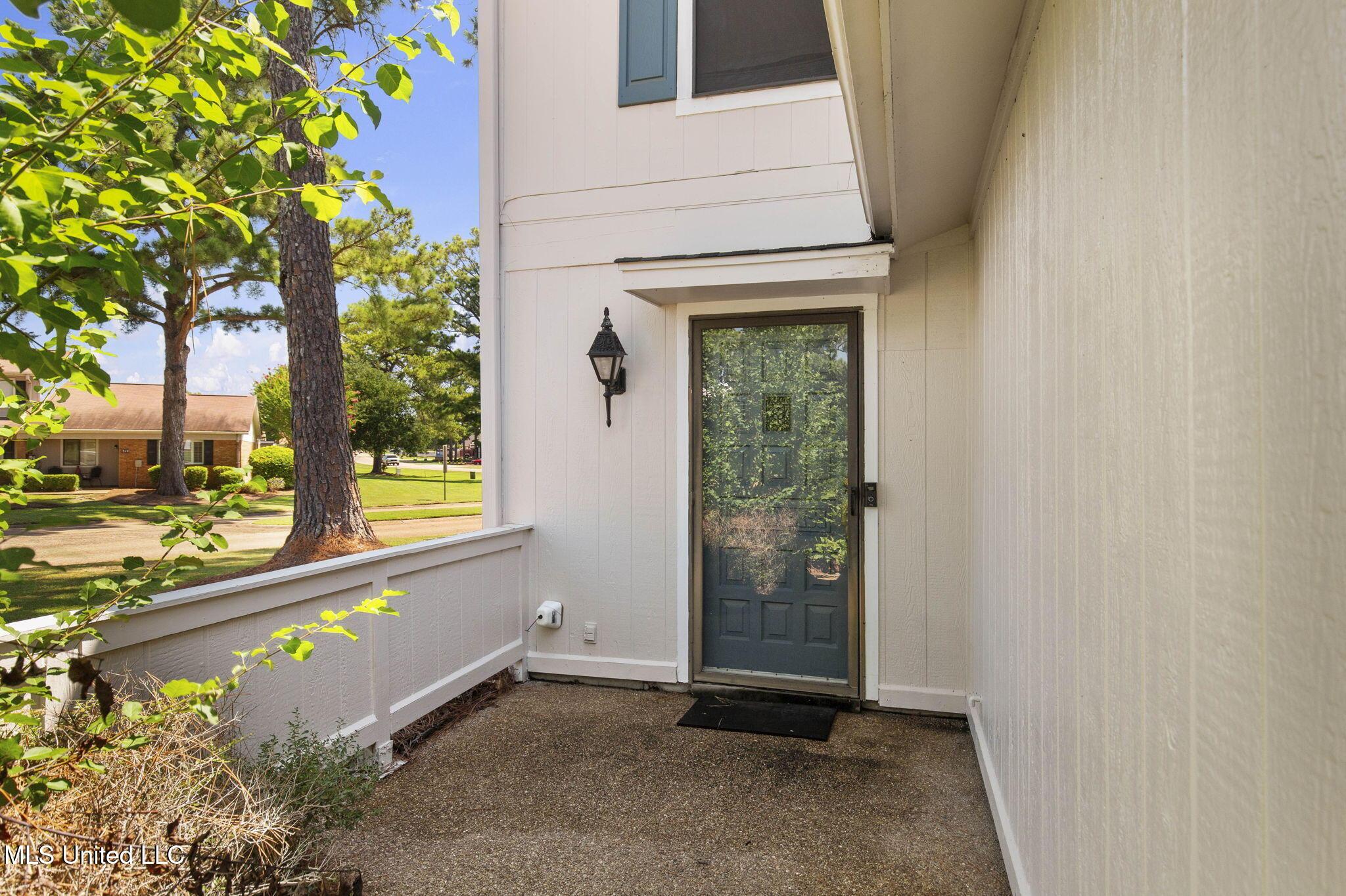 Image 3: 6-web-or-mls-192 Lakebend-6