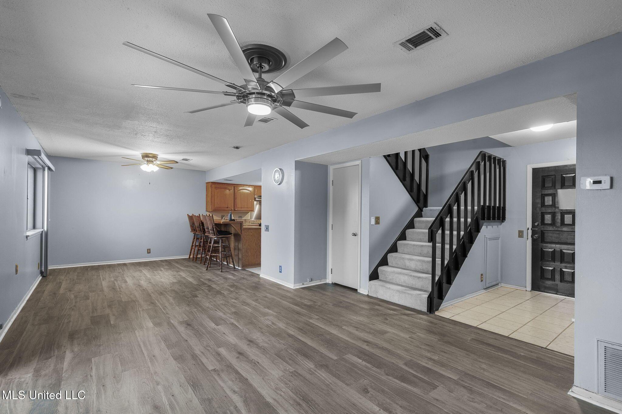 Image 4: 12-web-or-mls-192 Lakebend-11