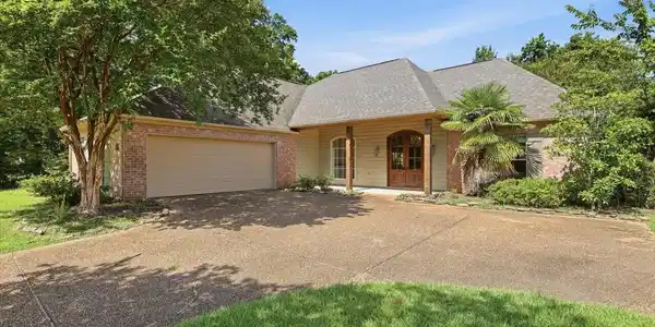 115 Eastside Drive