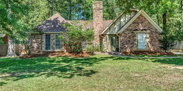 302 Camelia Trail