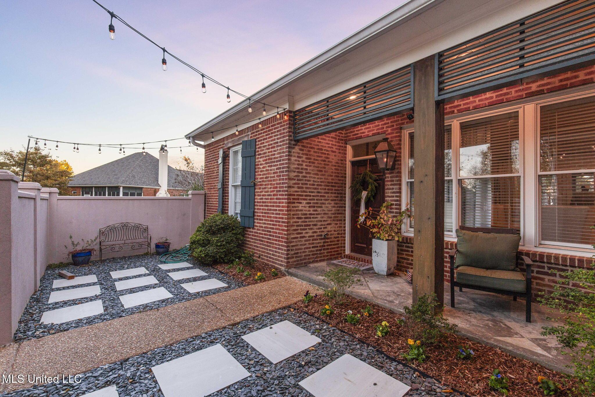 Image 4: 8-web-or-mls-115 Camden Ct-8