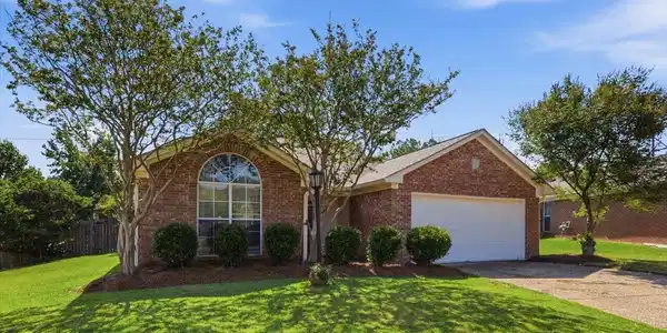 1015 Carlyle Cove