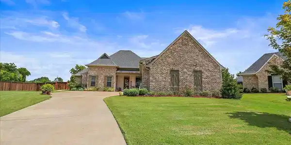212 DUCHESS CT