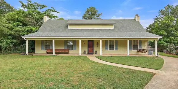 216 Edinburgh Ct