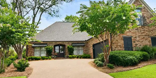 100 Summers Lane