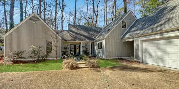 606 Camelia Trail