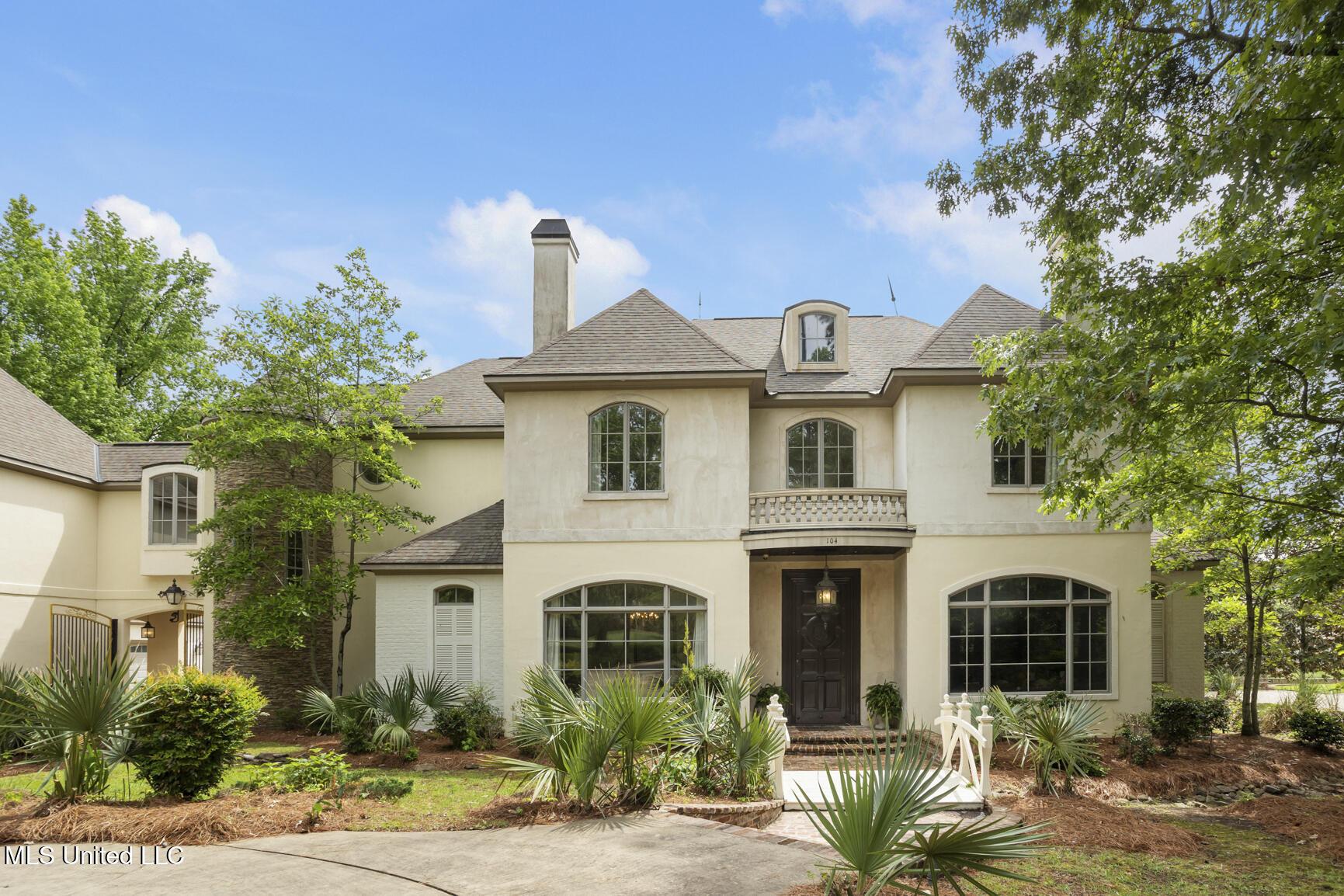 Image 2: 104 Summerlake-3