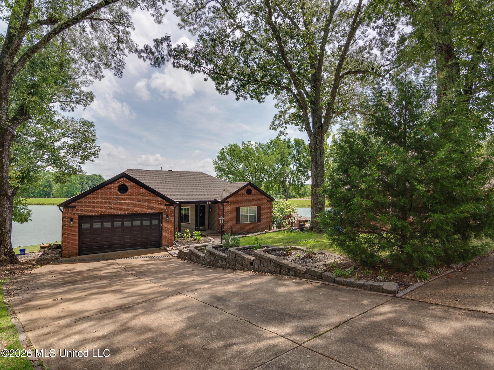 Image 3: 4838 Victoria Drive-3
