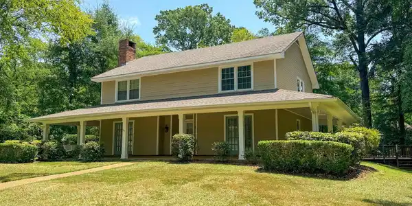 100 Coachmans Road