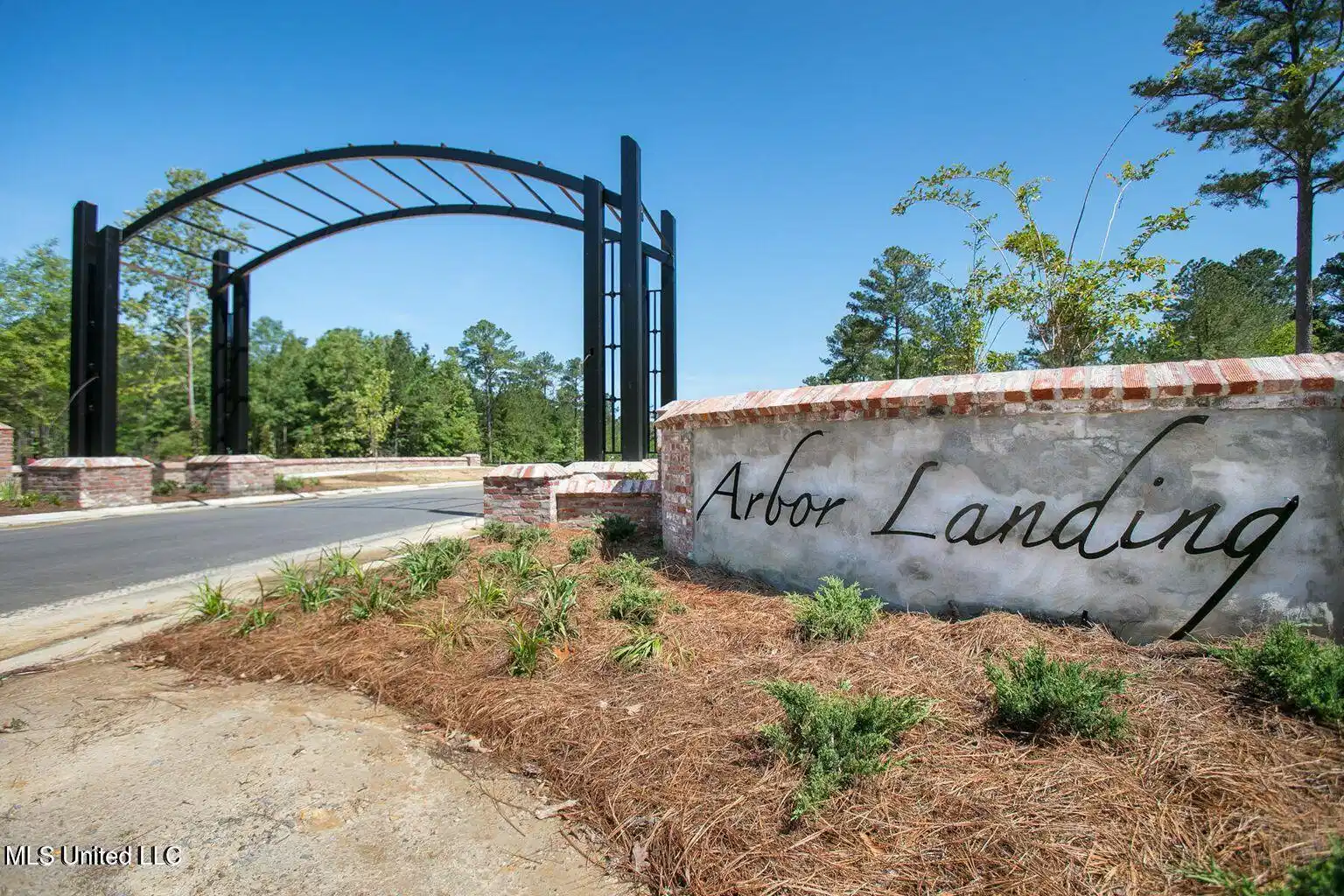 Image 1: Arbor Landing entrance 1
