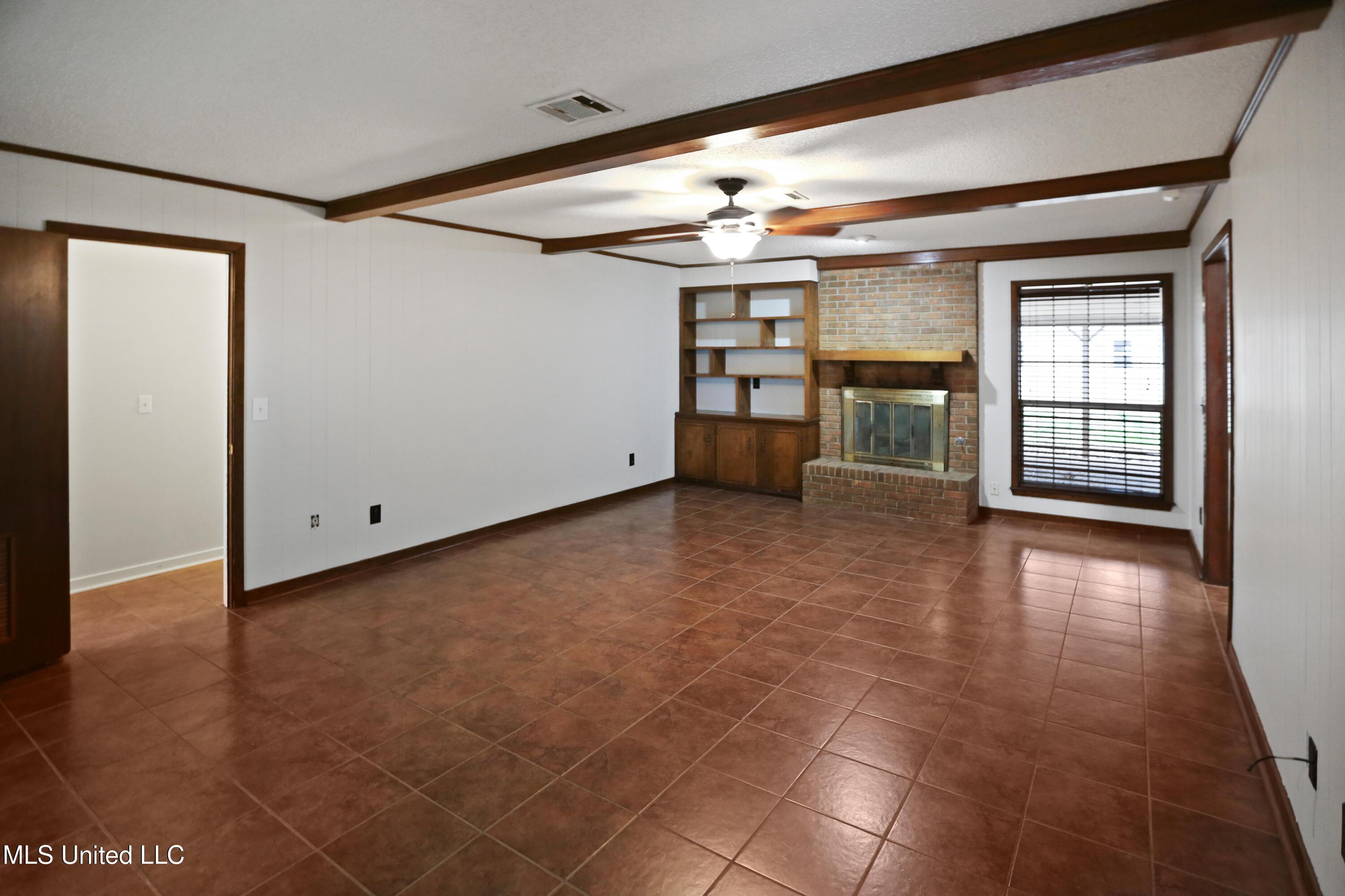 Image 3: 323 Swan Ridge Dr - 17