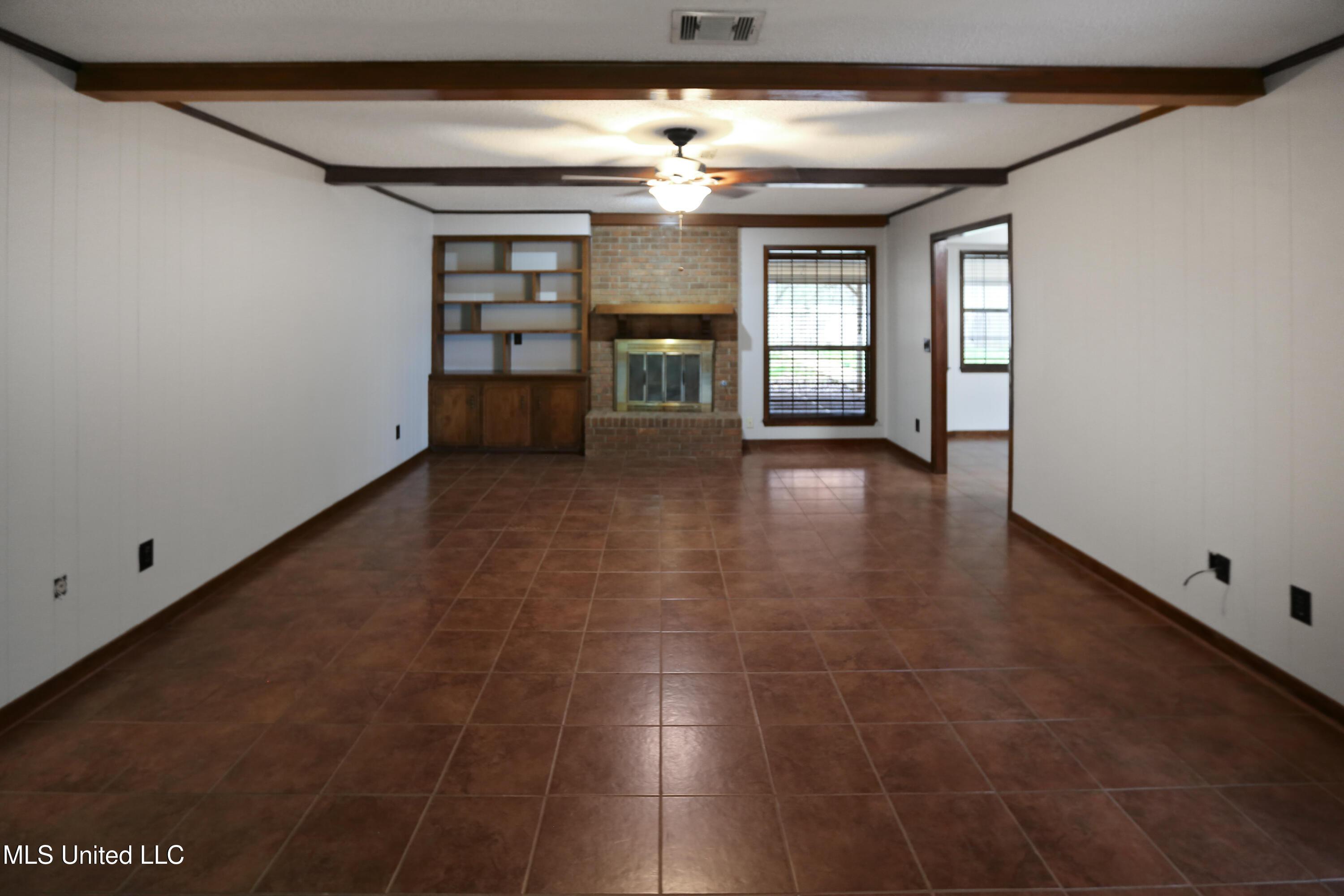 Image 4: 323 Swan Ridge Dr - 18