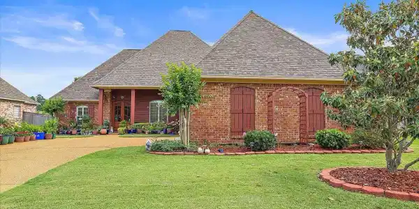 311 Gladeview Place