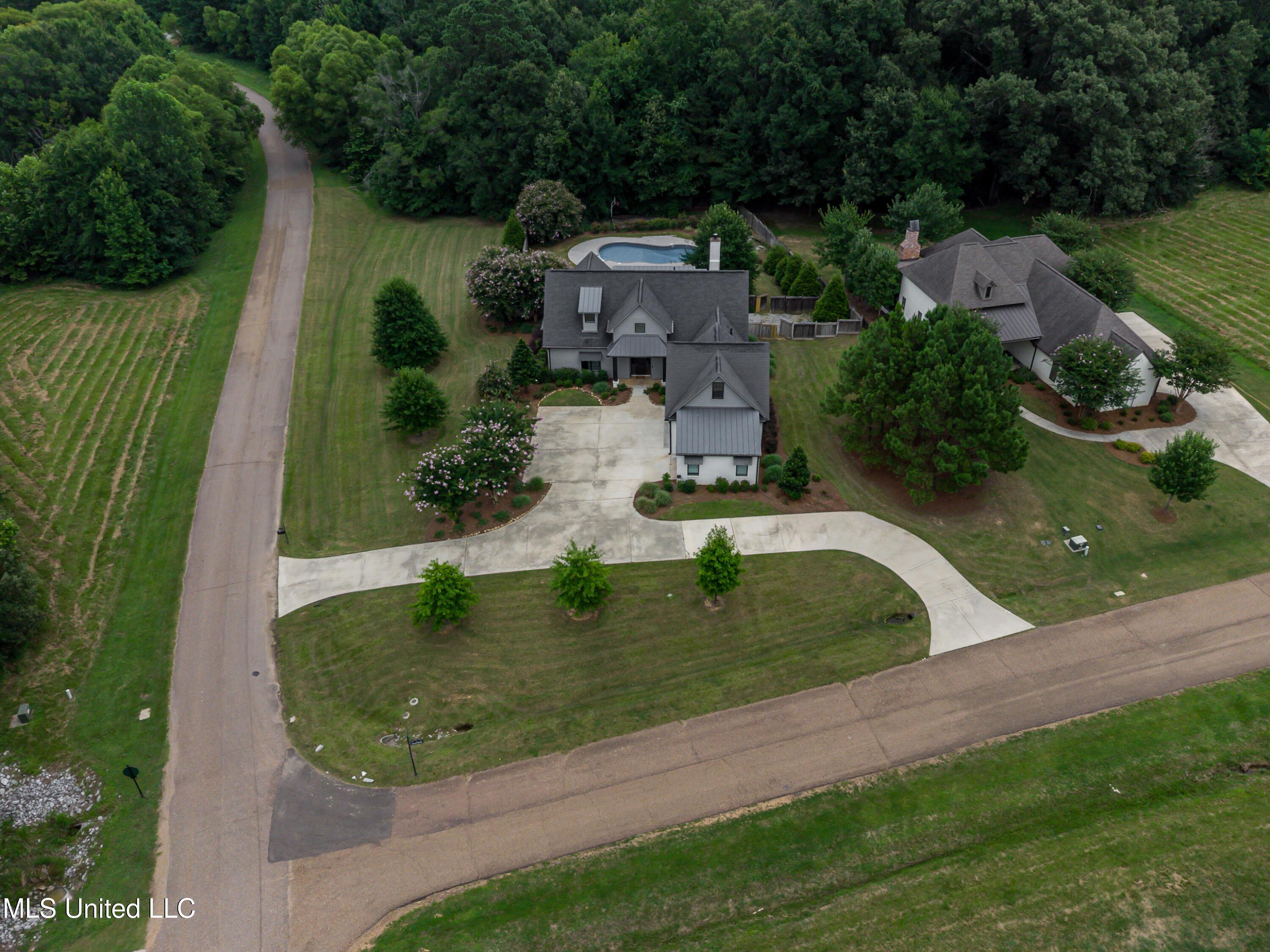 Image 4: 215 Chestnut Springs Int drone-3