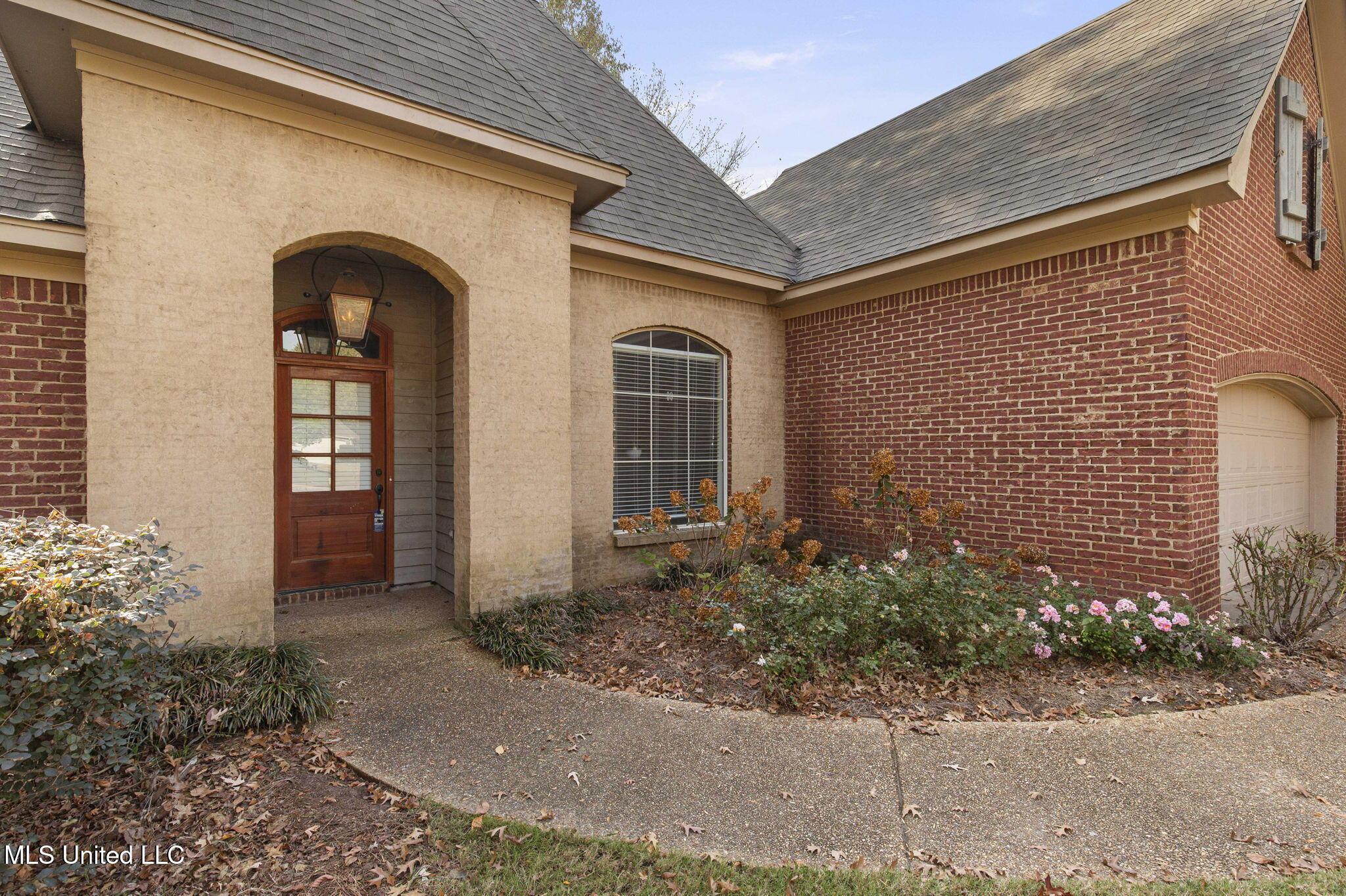 Image 4: 4-web-or-mls-100 Savoy Park-4