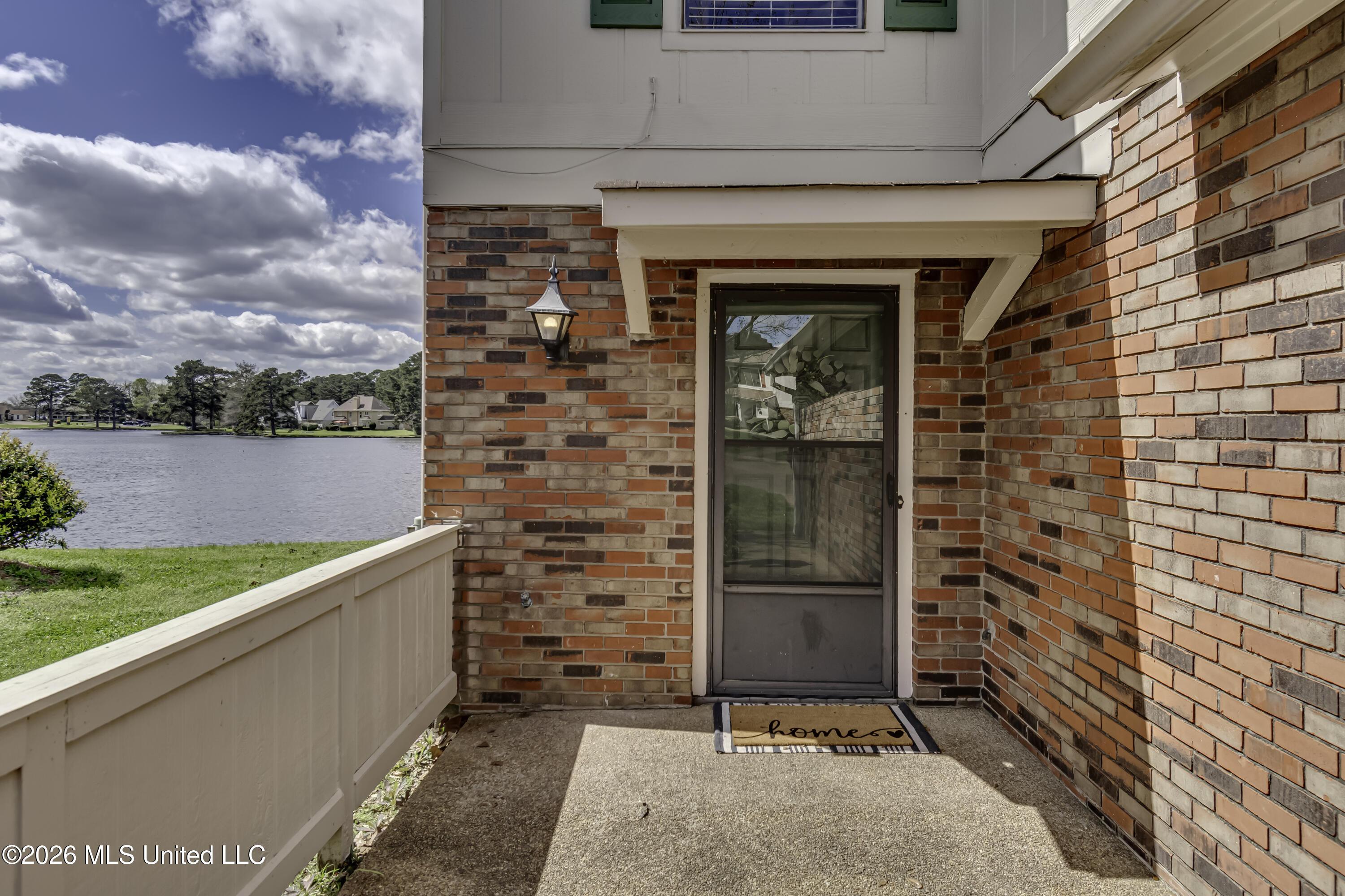 Image 3: 423 Lake Bend Pl--48