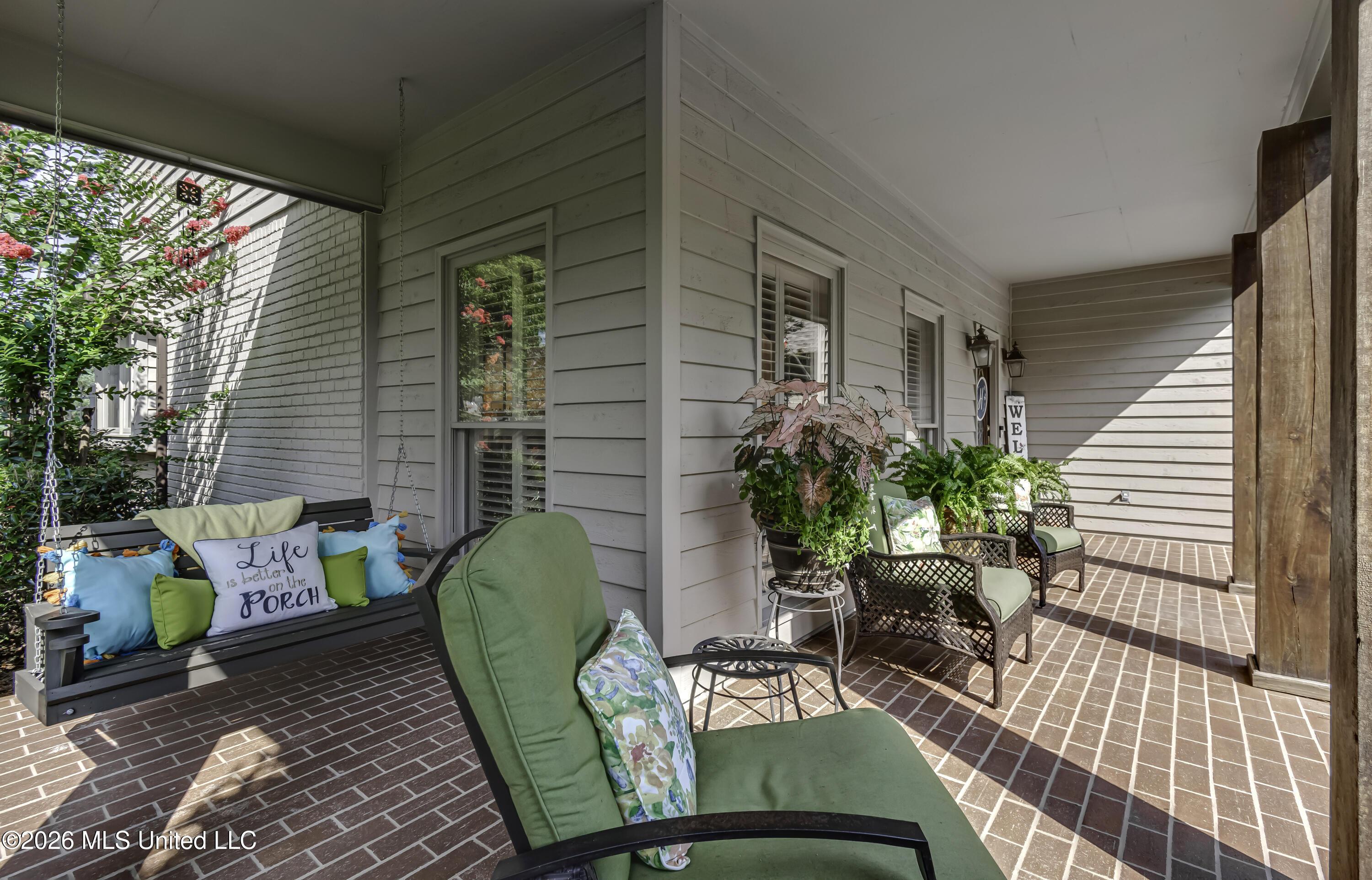 Image 3: 707 Woodgate Dr--3
