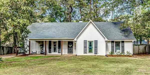 112 Redbud Trail