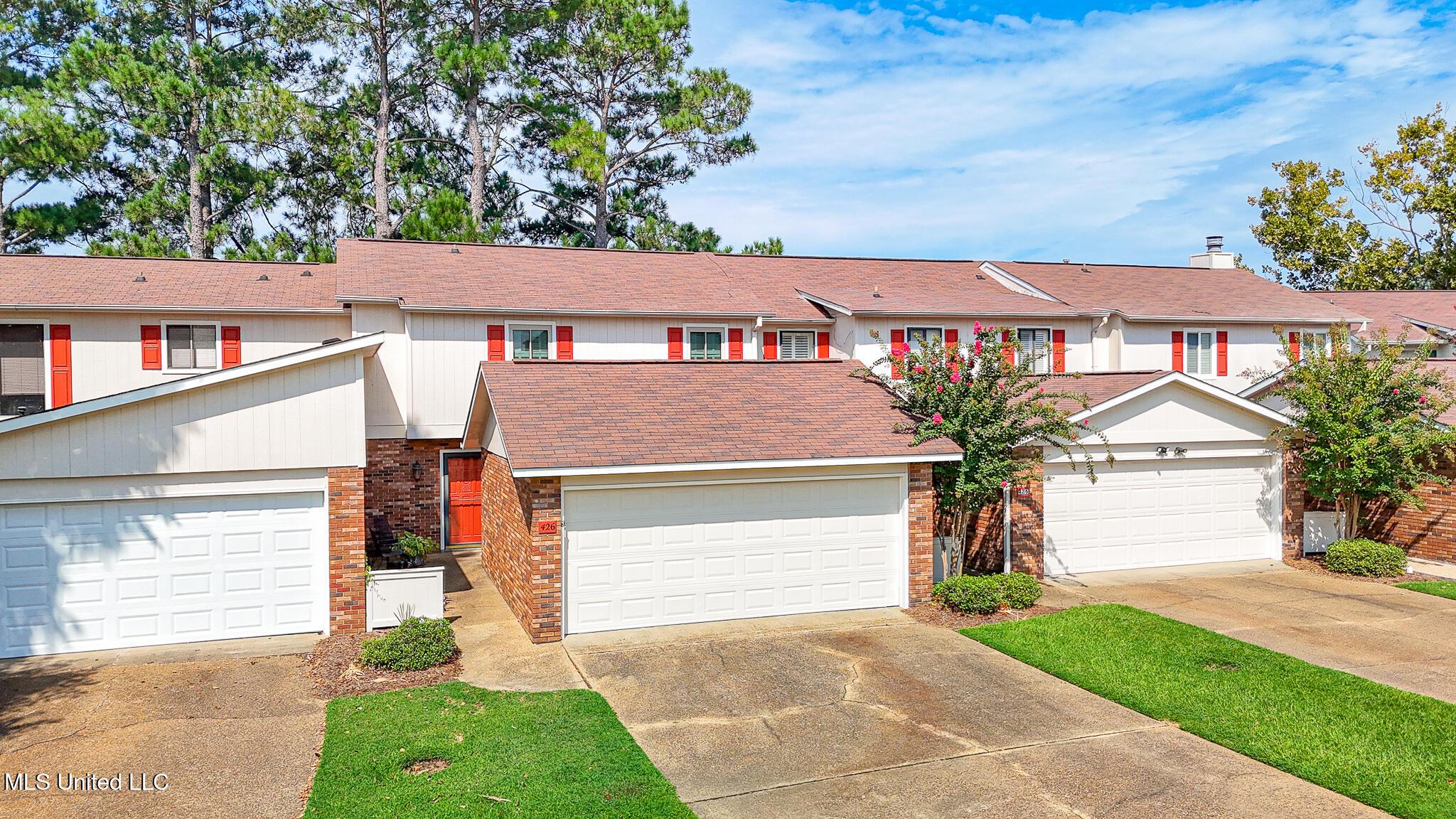 Image 1: 426 Lakebend 3