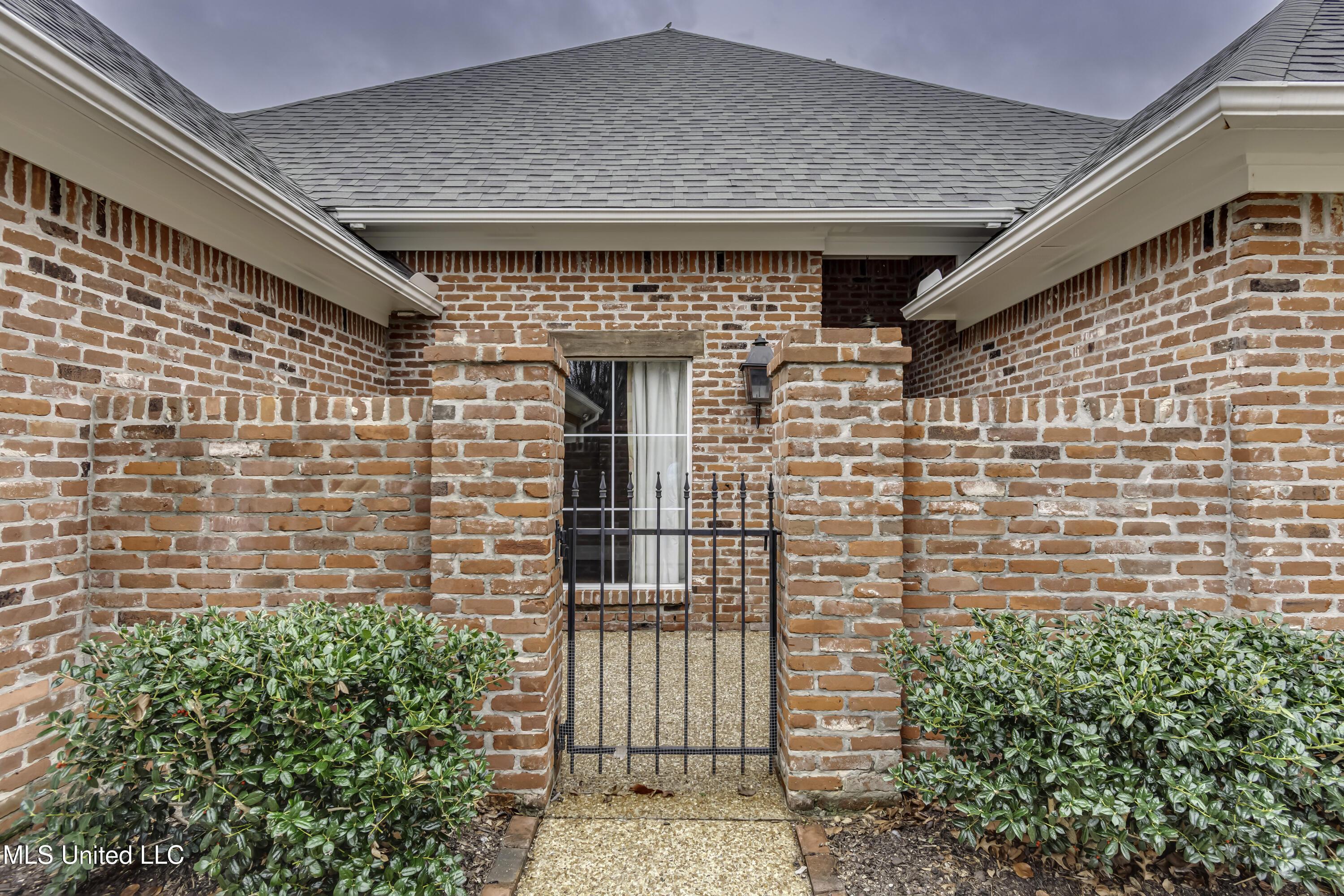 Image 2: 766 Danforth Dr-