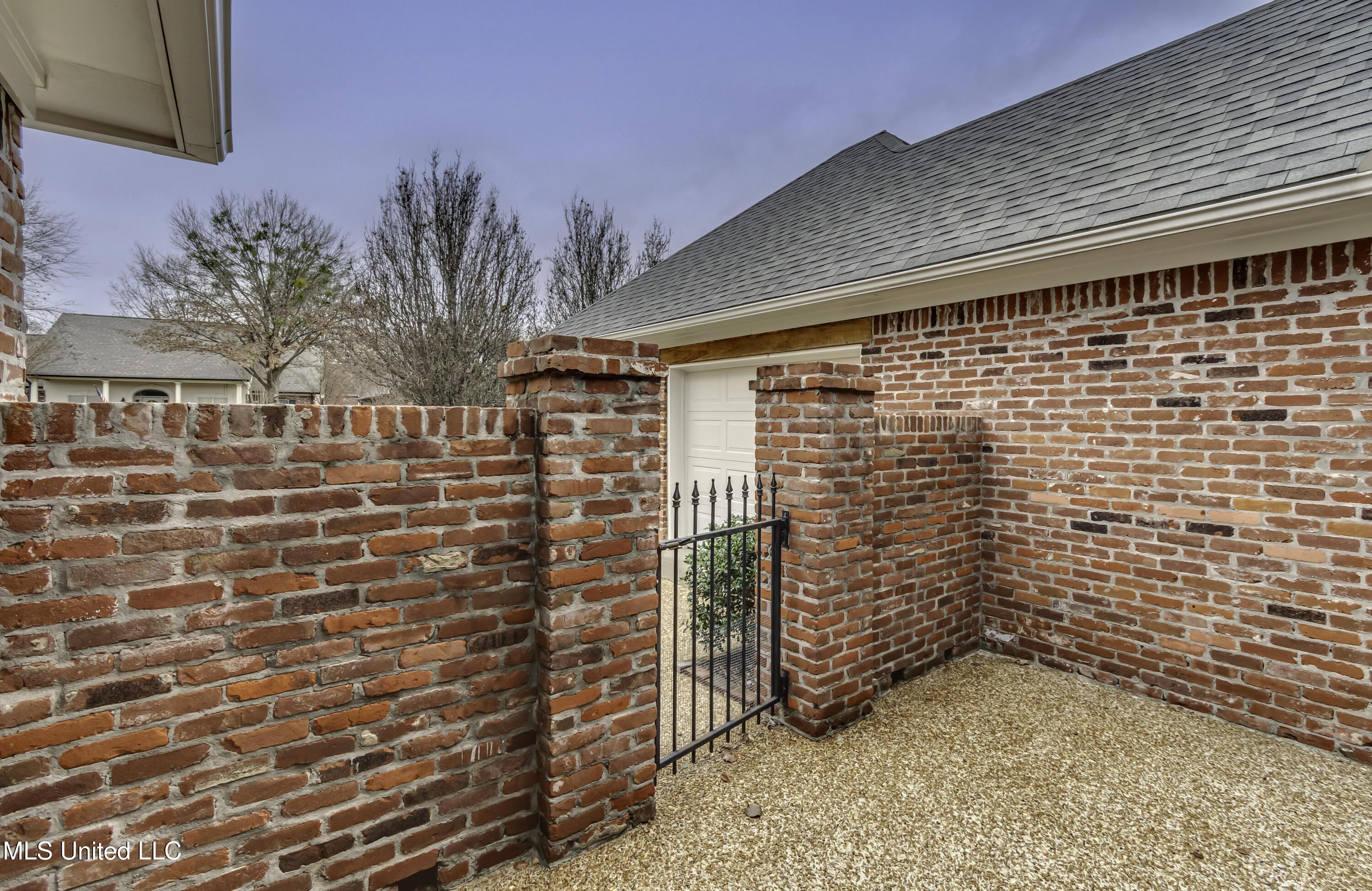 Image 4: 766 Danforth Dr--3