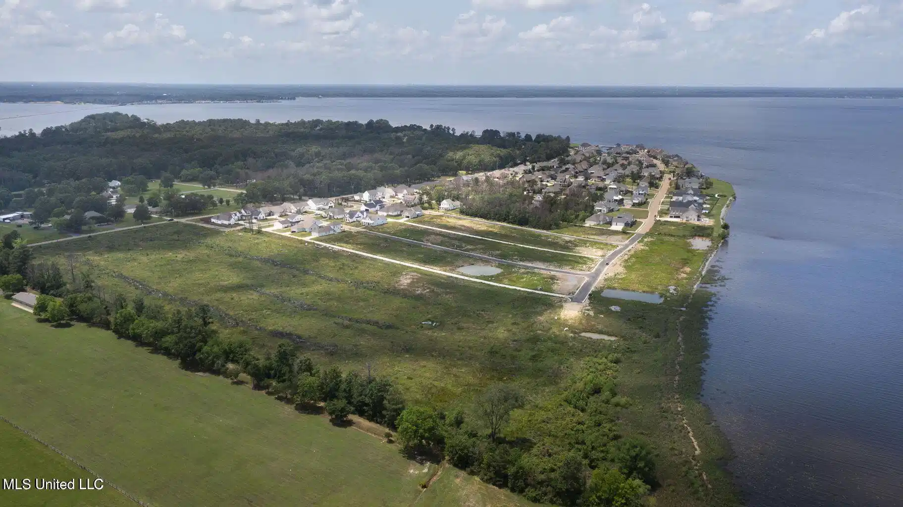 Image 1: Arbor Landing 12