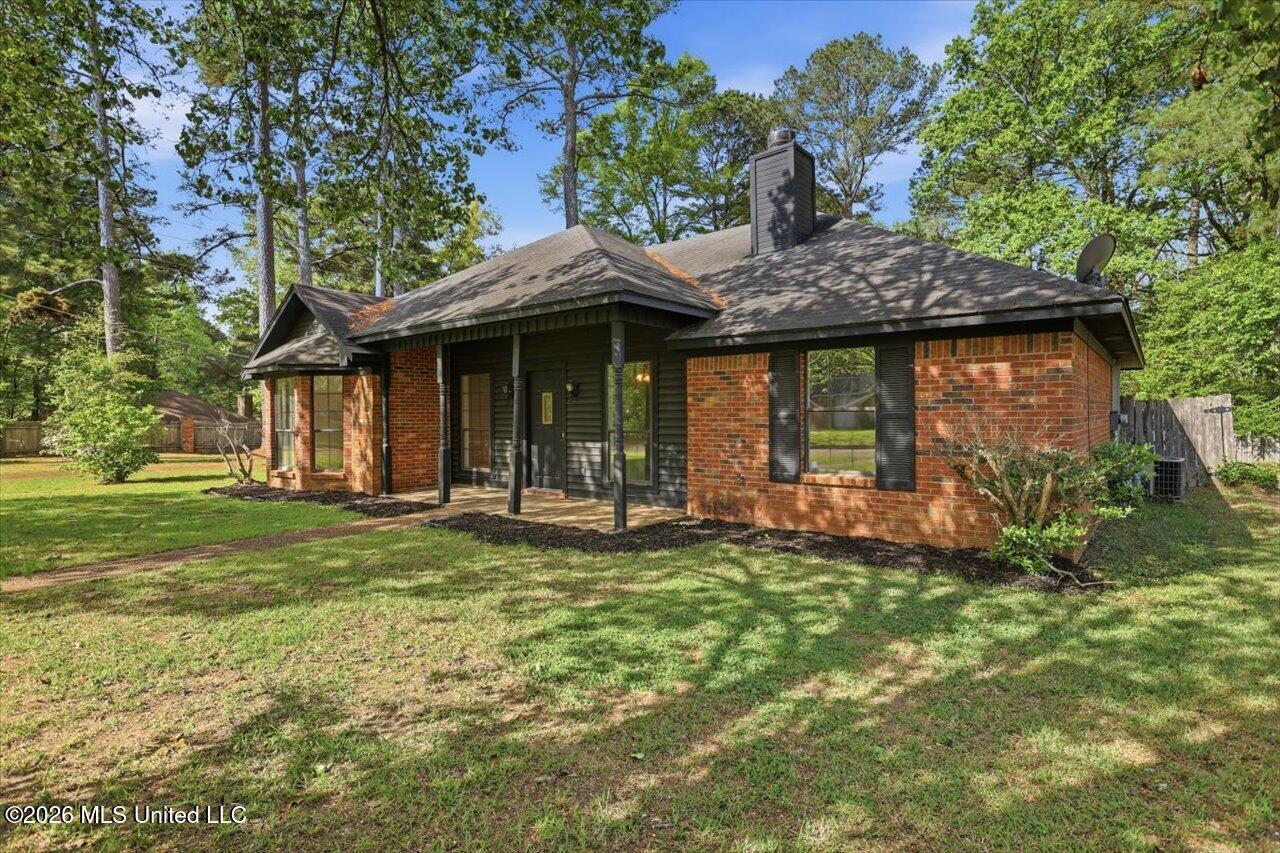 Image 2: 02-4259 Oak Lake Dr _ Home Tours MS