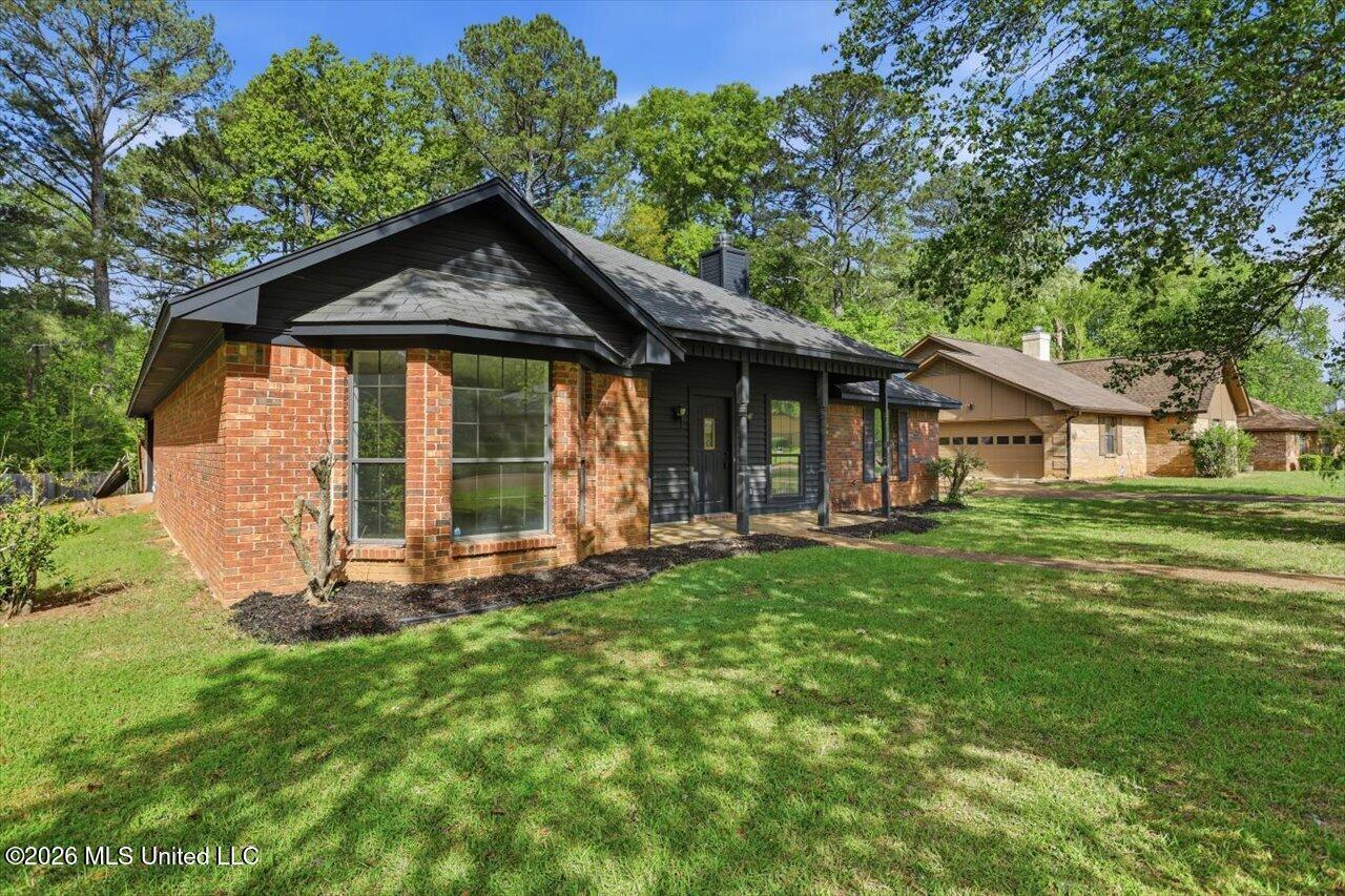 Image 3: 03-4259 Oak Lake Dr _ Home Tours MS