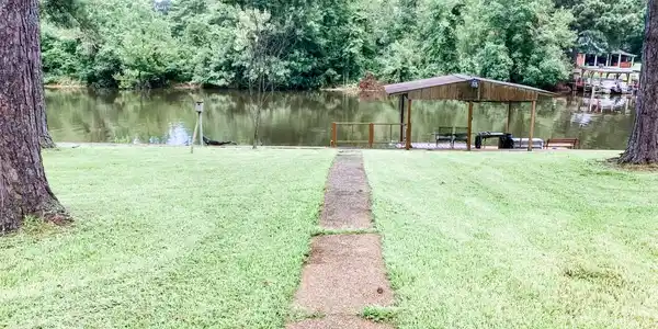 316 Lakeside Drive