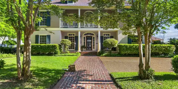 1402 Bay Vista