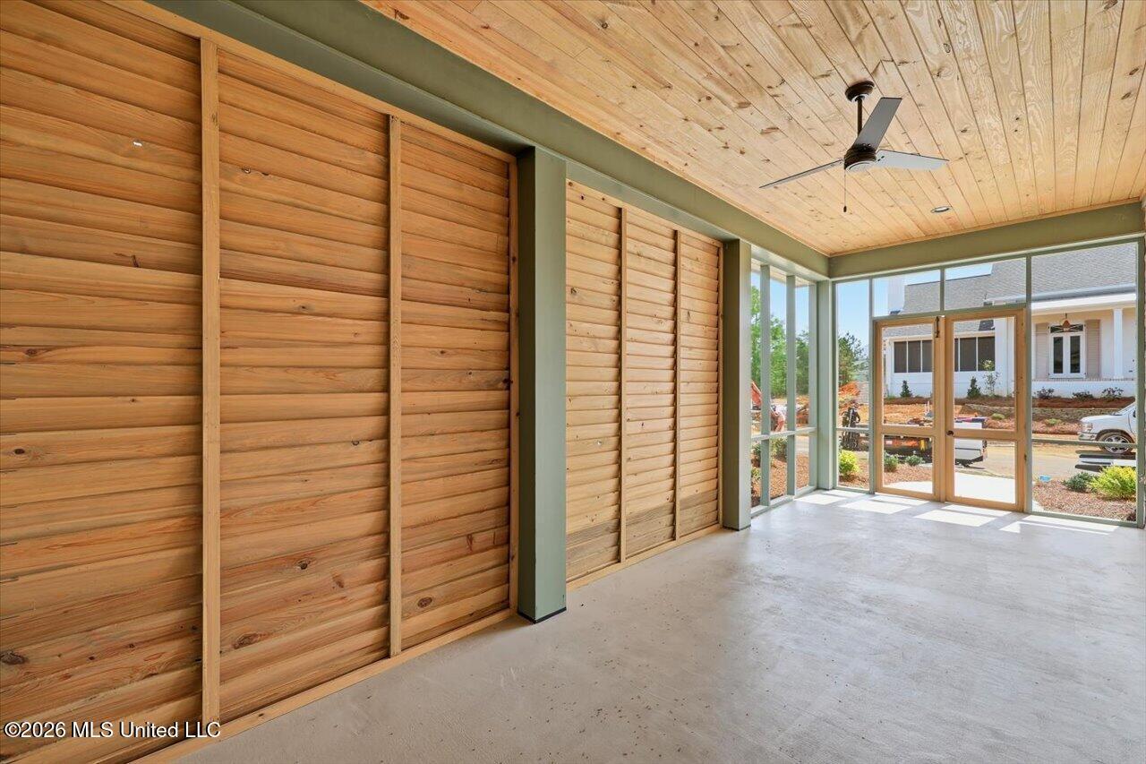 Image 4: 05-130 Water St _ Home Tours MS