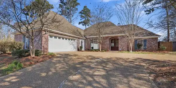 102 Fox Hollow Bend