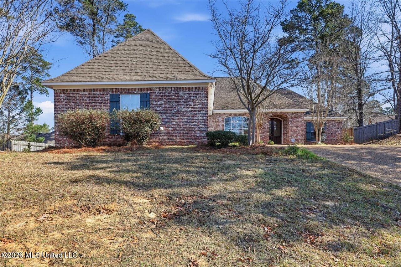 Image 2: 01-102 Fox Hollow Bend _ Home Tours MS