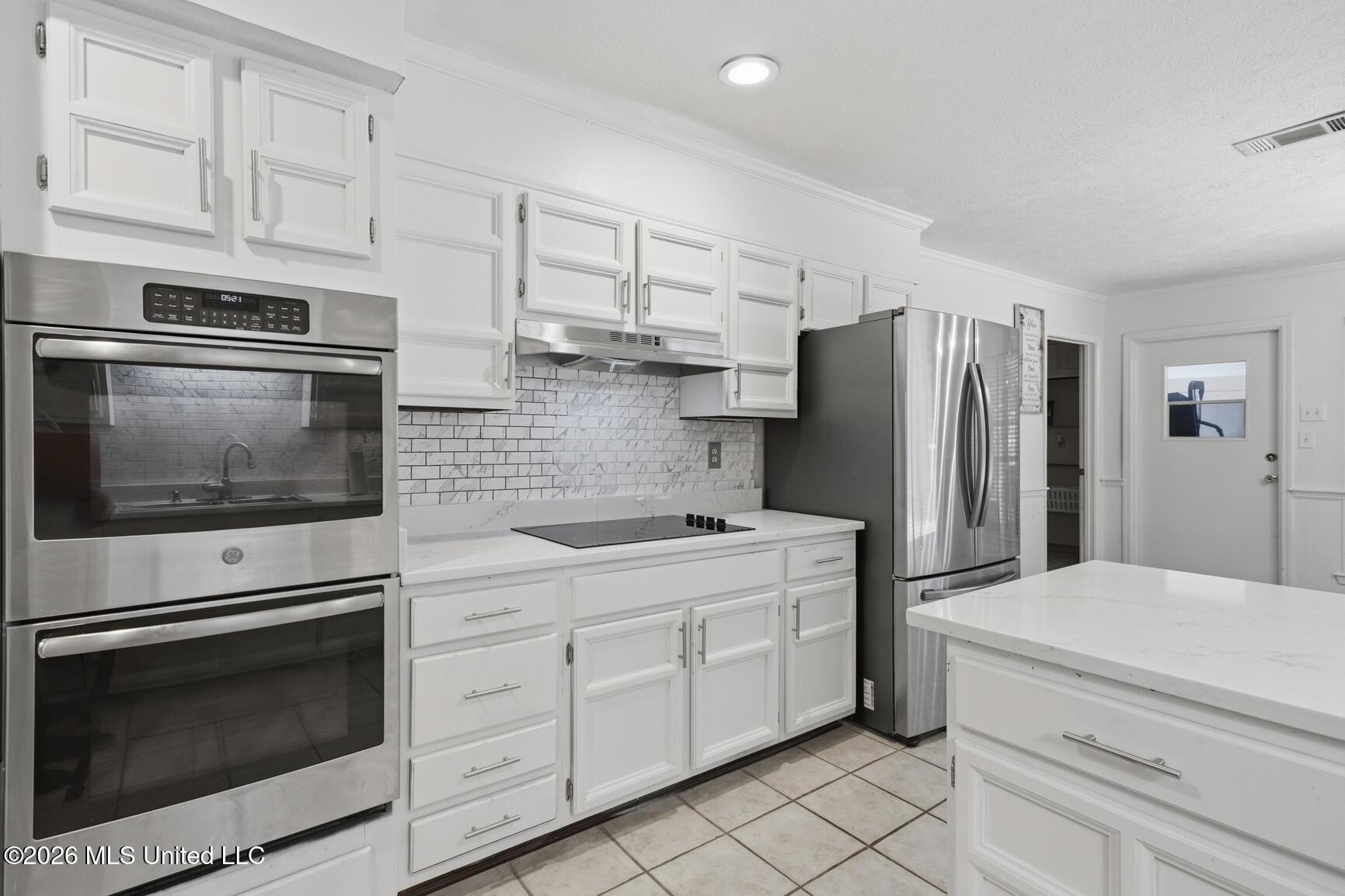 Image 3: 103 Bay Rd-22