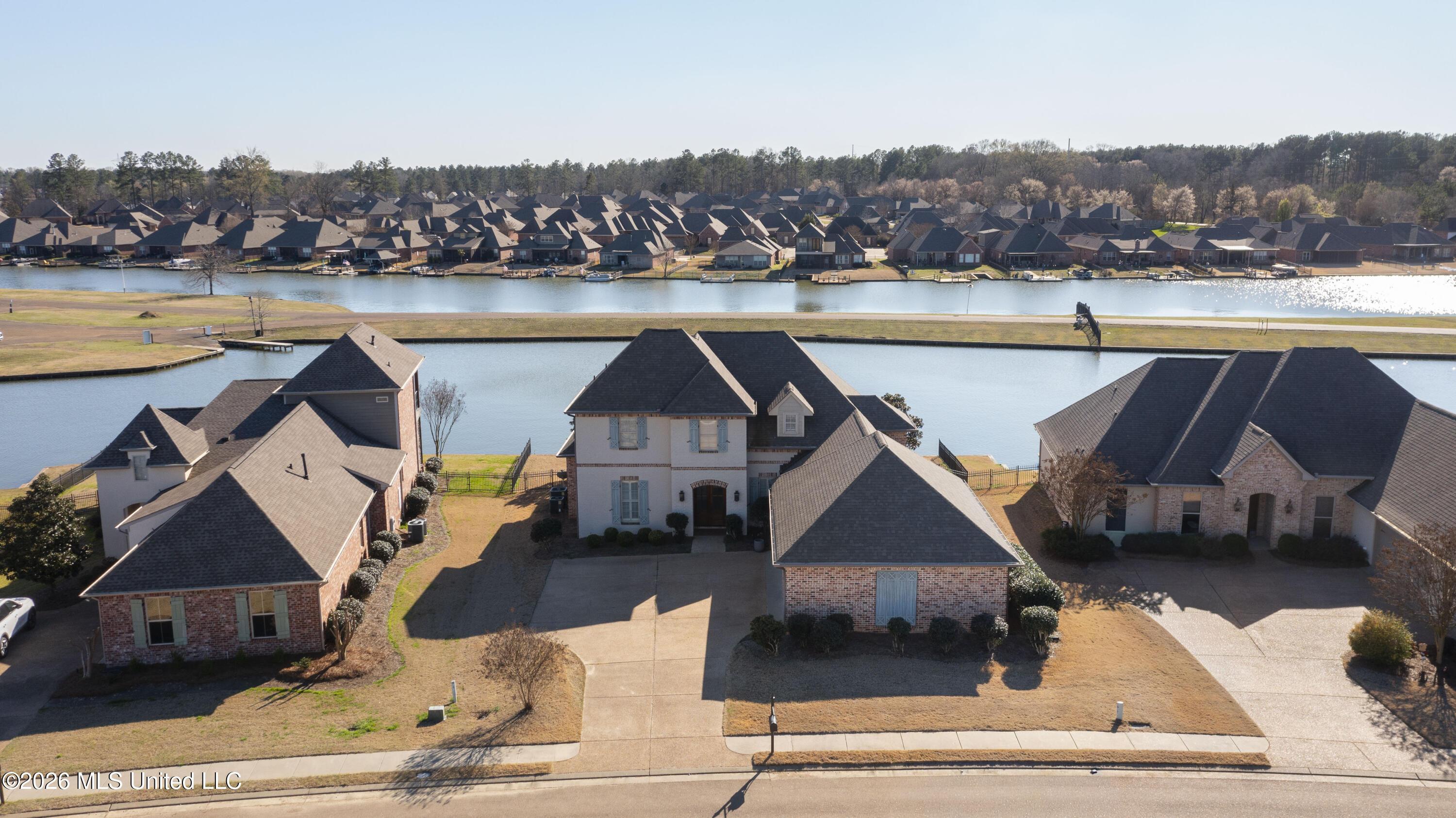 Image 2: 121 Harbor View-61