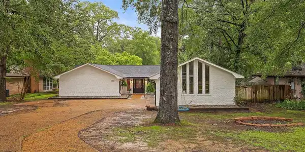 102 Holly Trail