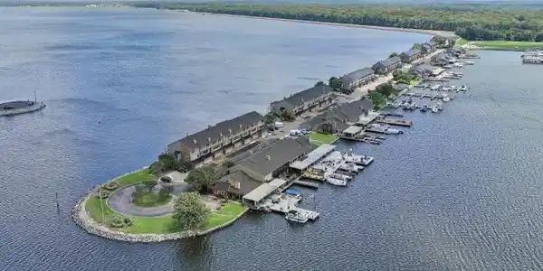 77 Breakers Lane