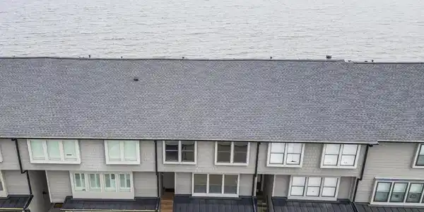 Image 2: Garage included!