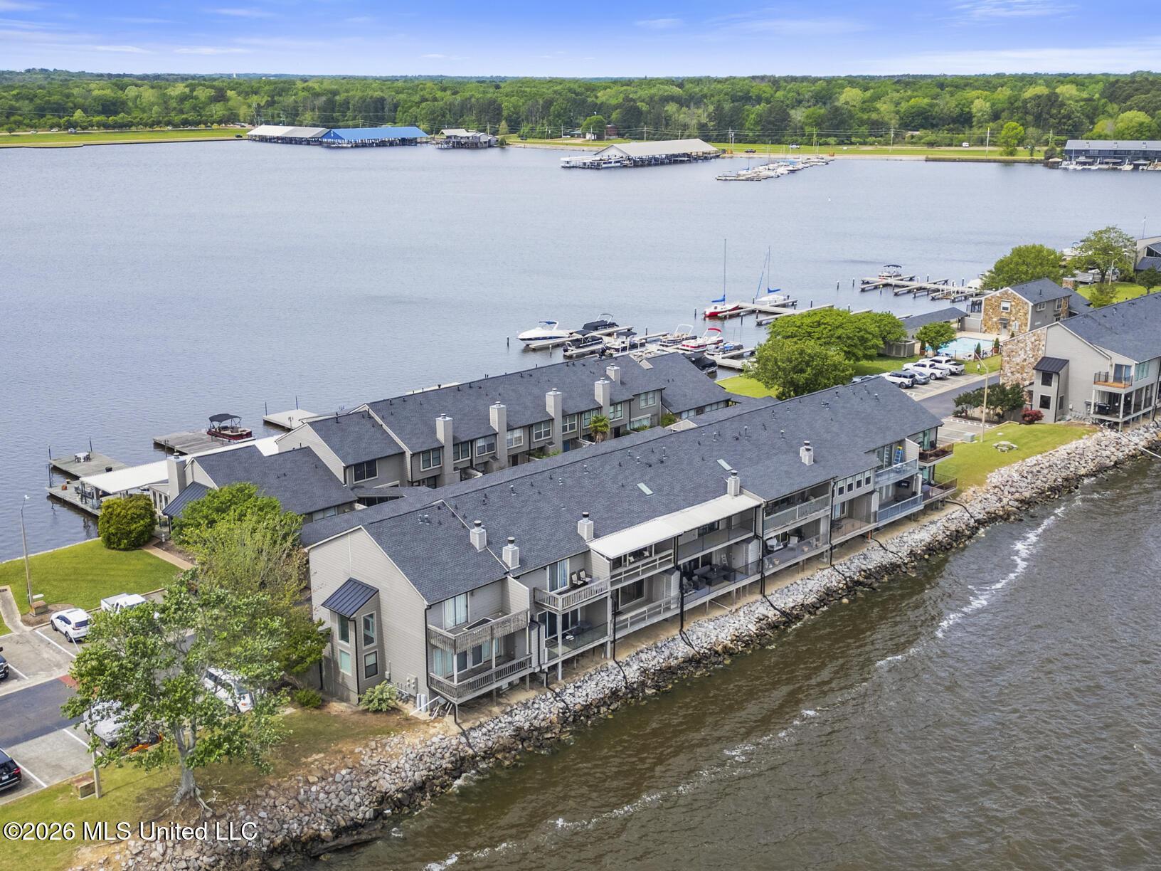 Image 4: Big Waterfront Views!
