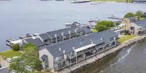 Image 4: Big Waterfront Views!
