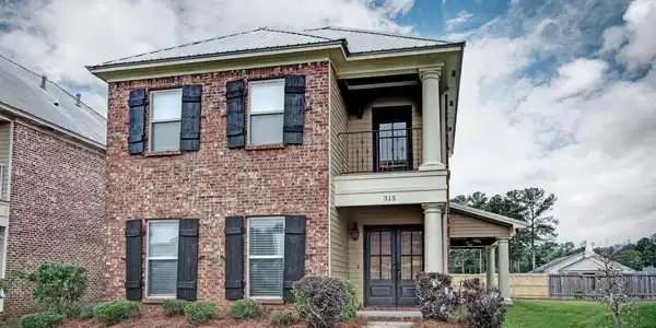 315 Hamilton Court