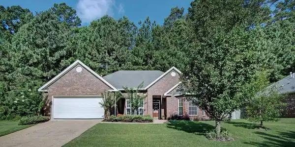 631 Hampshire Dr Drive