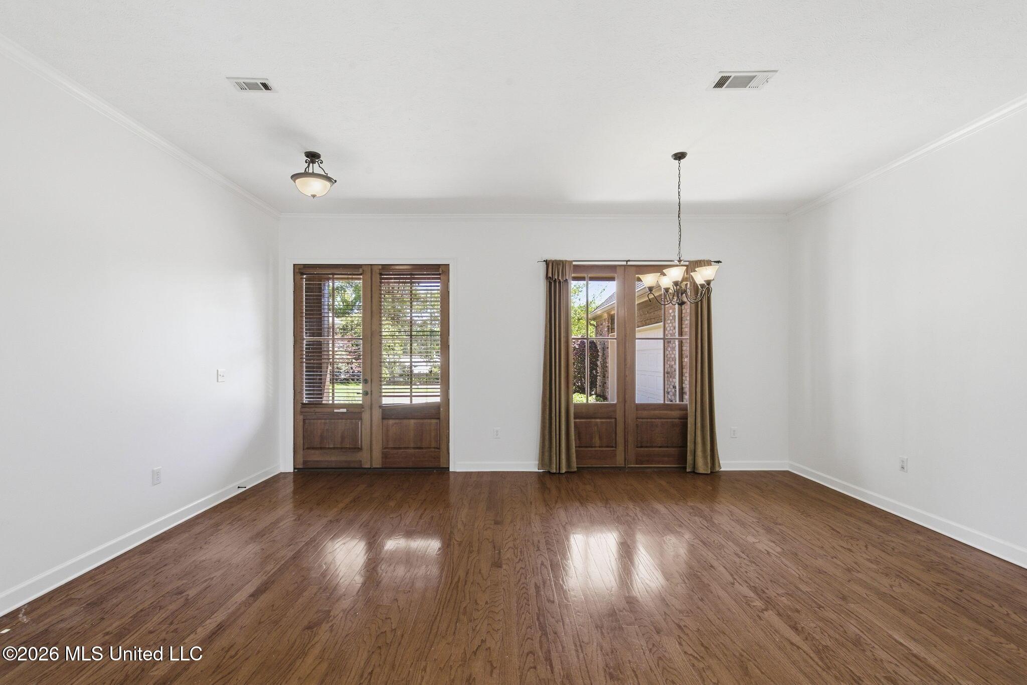 Image 3: 7-web-or-mls-1408 Windrose-7