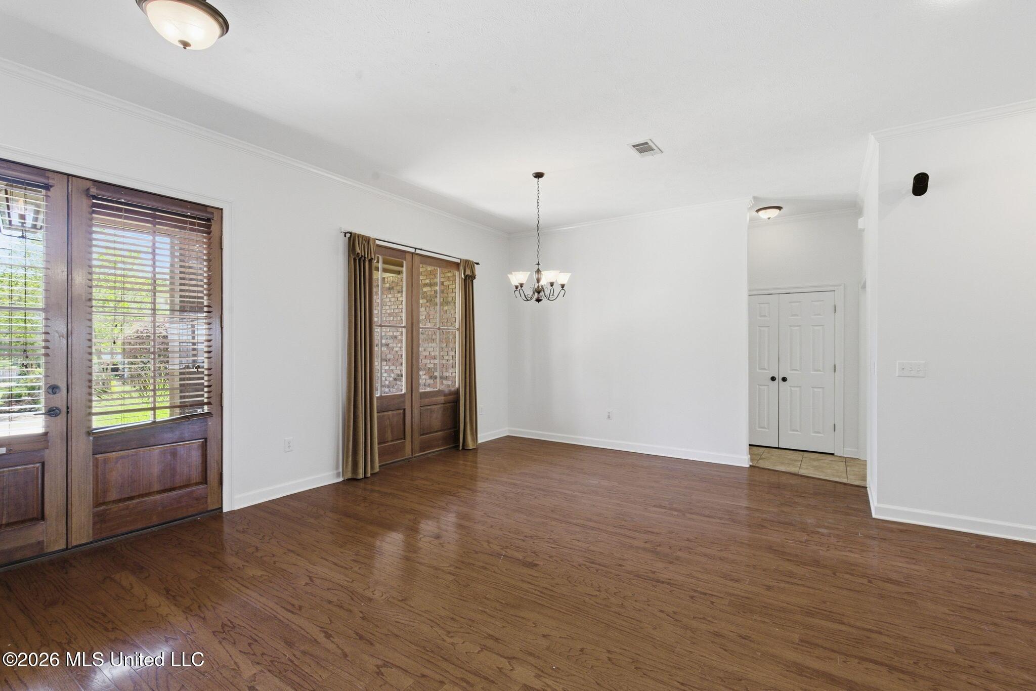 Image 4: 8-web-or-mls-1408 Windrose-8
