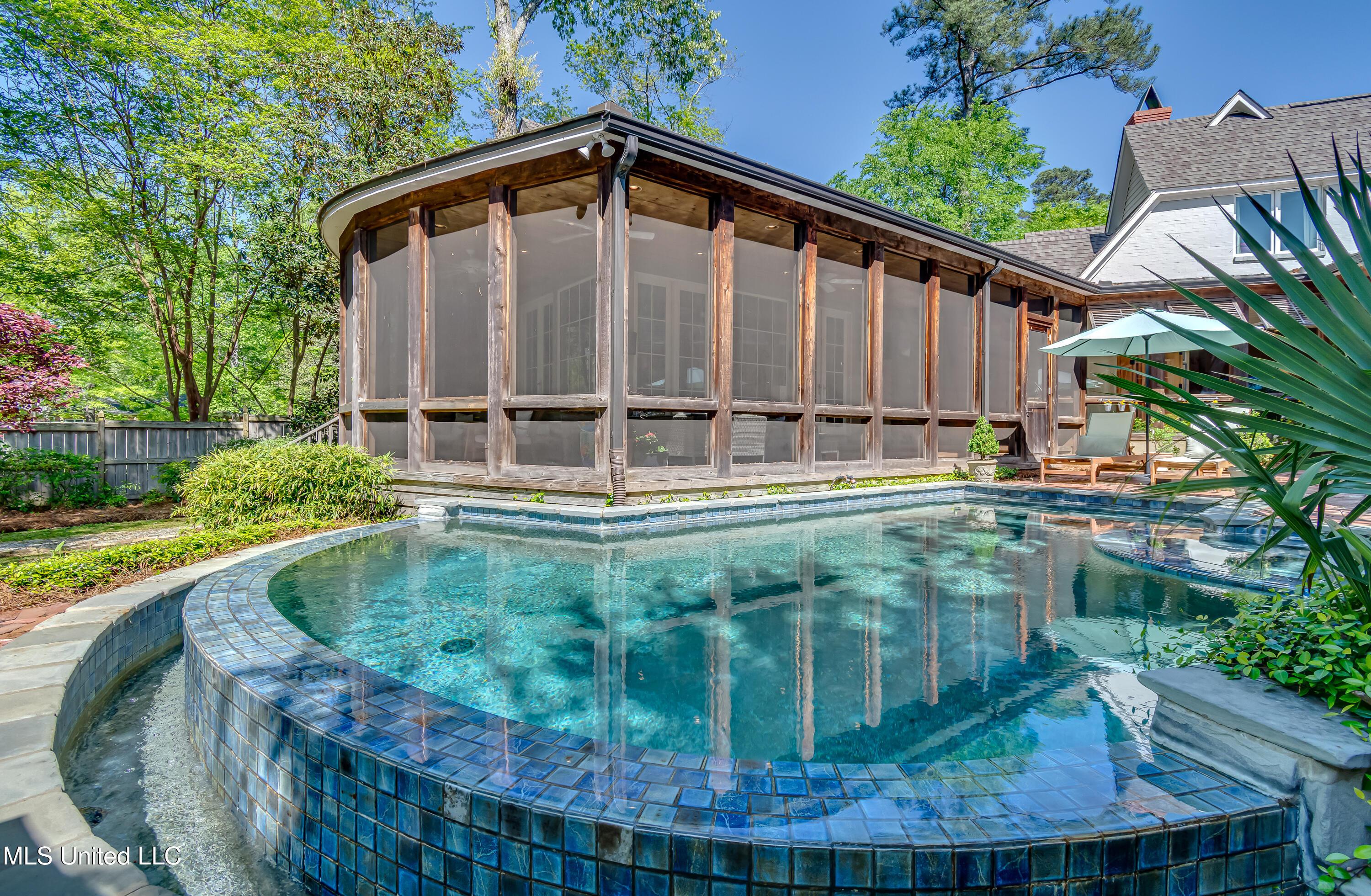 Image 2: 808 Hunters Bay-89