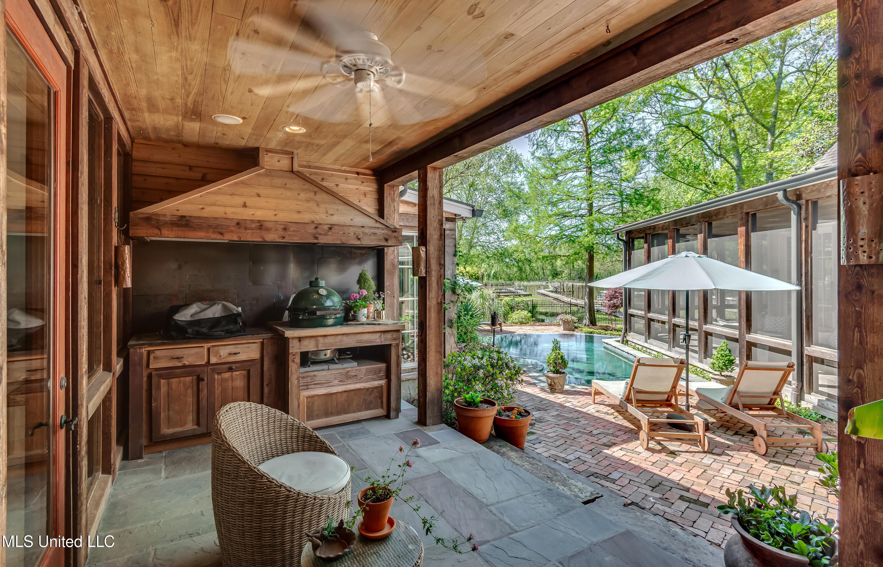 Image 3: 808 Hunters Bay-95