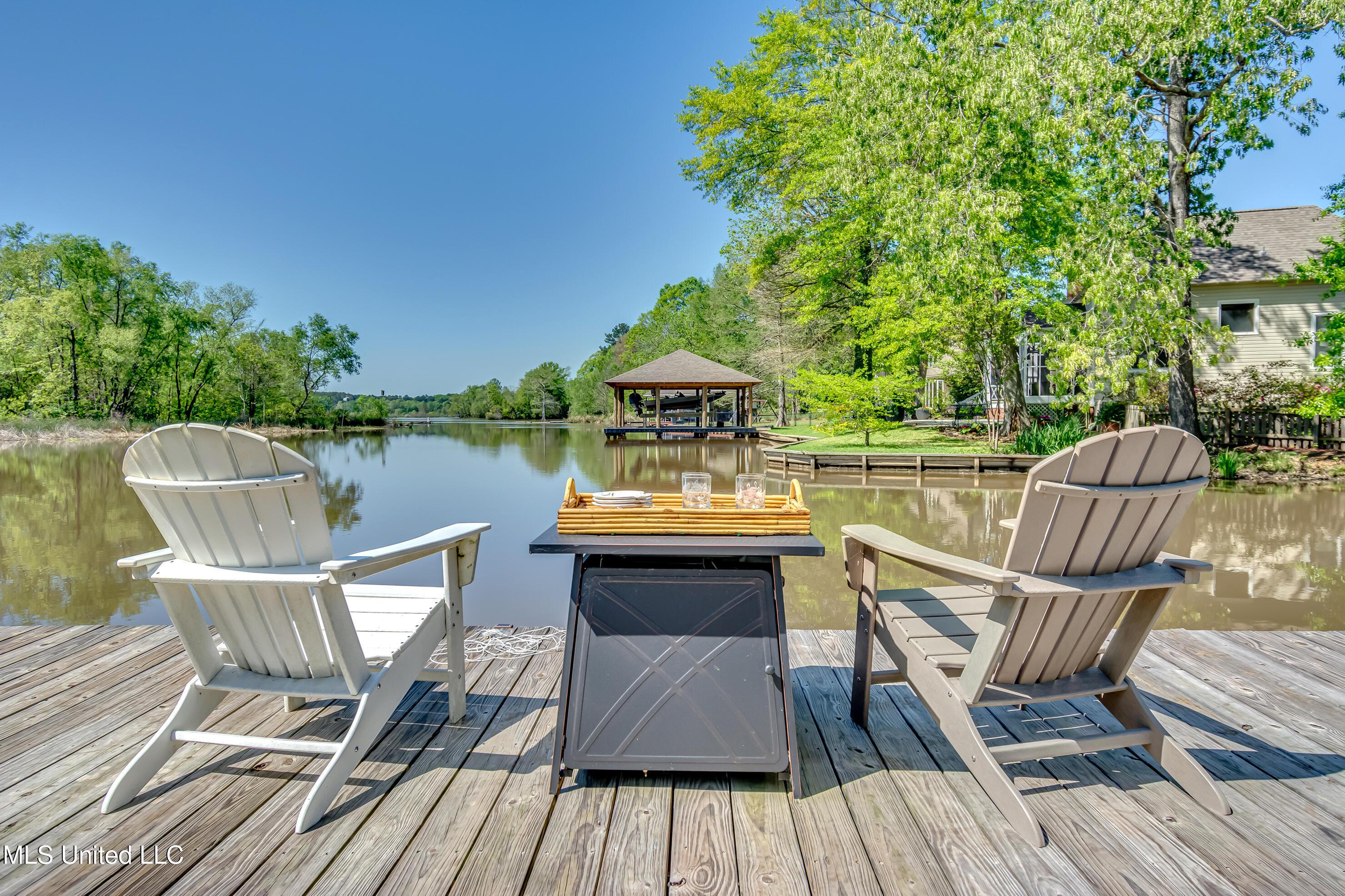 Image 4: 808 Hunters Bay-97