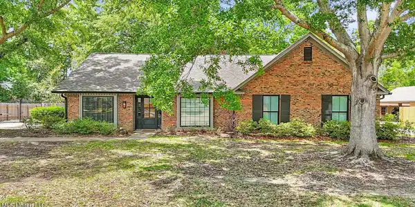 115 Westlake Drive
